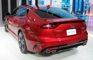 2018-Kia-Stinger-Chicago-Auto-Show-rear-end-design_df.webp