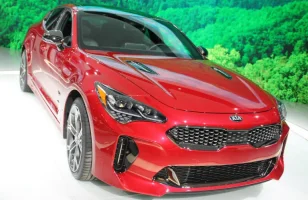 2018-Kia-Stinger-Chicago-Auto-Show-front-end-design_df.webp