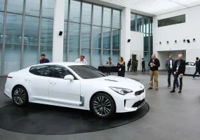 Kia-Stinger-front-side.webp