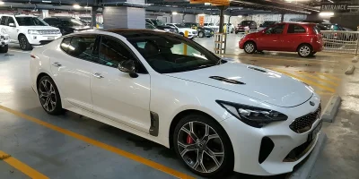2017-Kia-Stinger-GT-3.webp