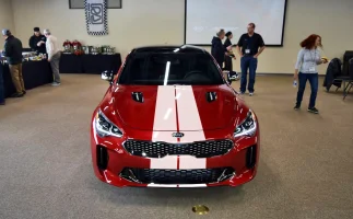 kia stinger race stripes.webp