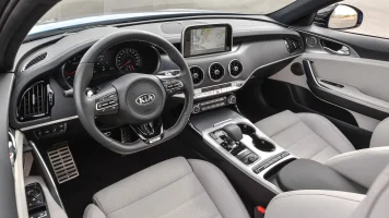 0-2018-kia-stinger-gt-stock.webp