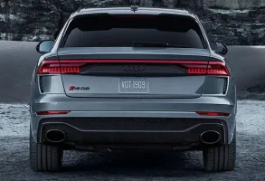 2020-Audi-RSQ8-025-designline-rear_624x1078.webp