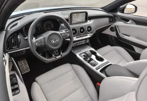 2018_Kia_Stinger_GT, V1 interior, 10-2-17.webp