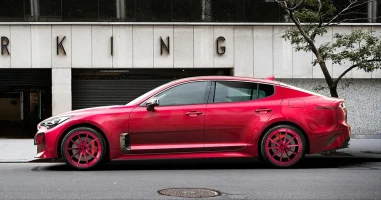 kia-stinger-red-wheels.webp