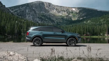 2021-Kia-Sorento-Xline-profile.webp