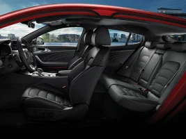 kia-stinger-pe-my21-gt-comfort-spaciousness.webp