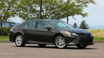 2018-toyota-camry-hybrid-review.jpg