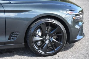 2022-genesis-g70-wheel-tire.webp