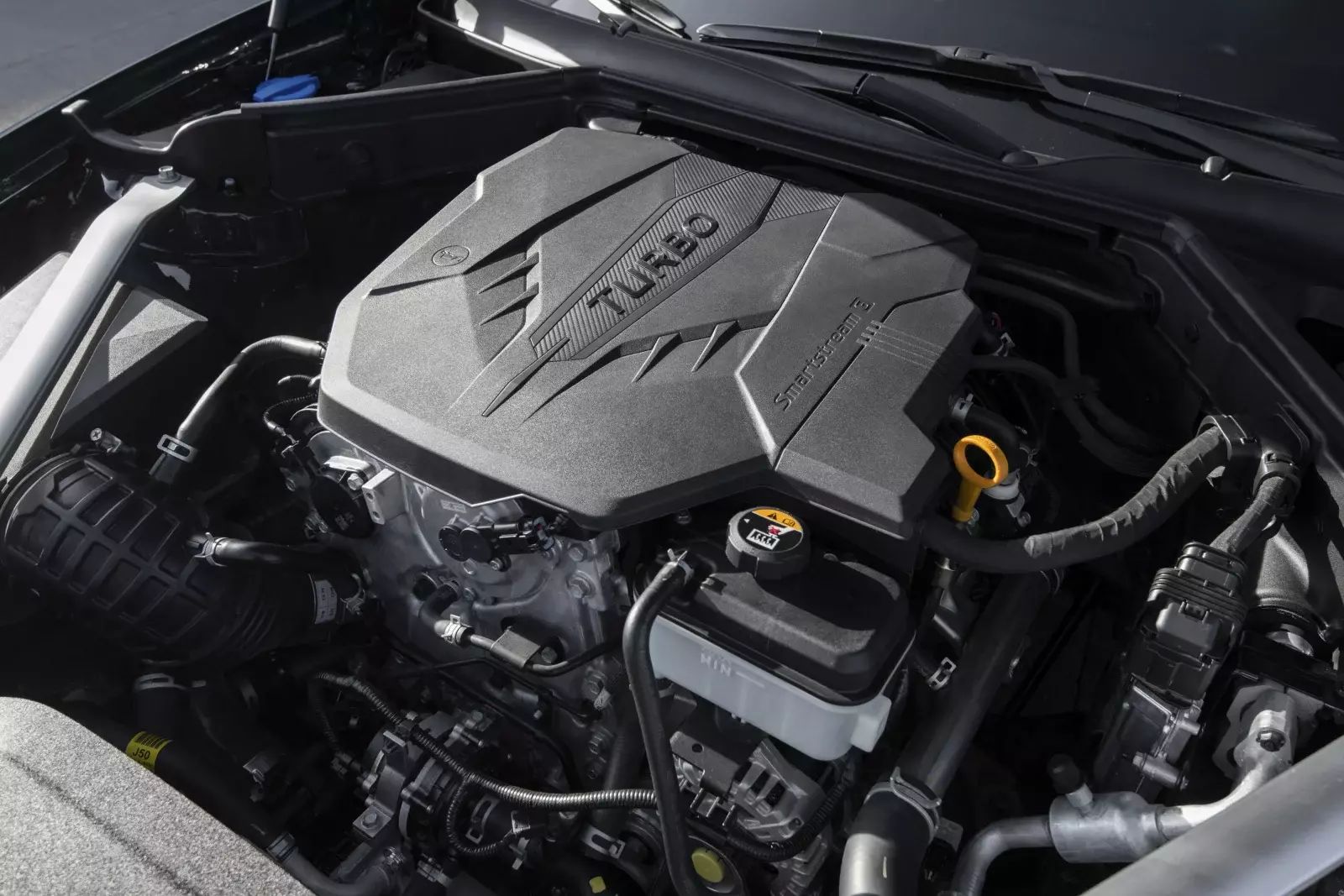 https://pictures.topspeed.com/IMG/crop_webp/202103/2022-kia-stinger-49_1600x0.webp