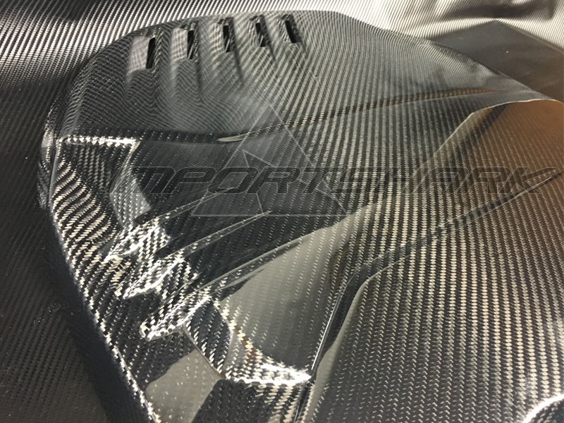 Carbon%203.3L%20engine%20cover%20(4)is.jpg
