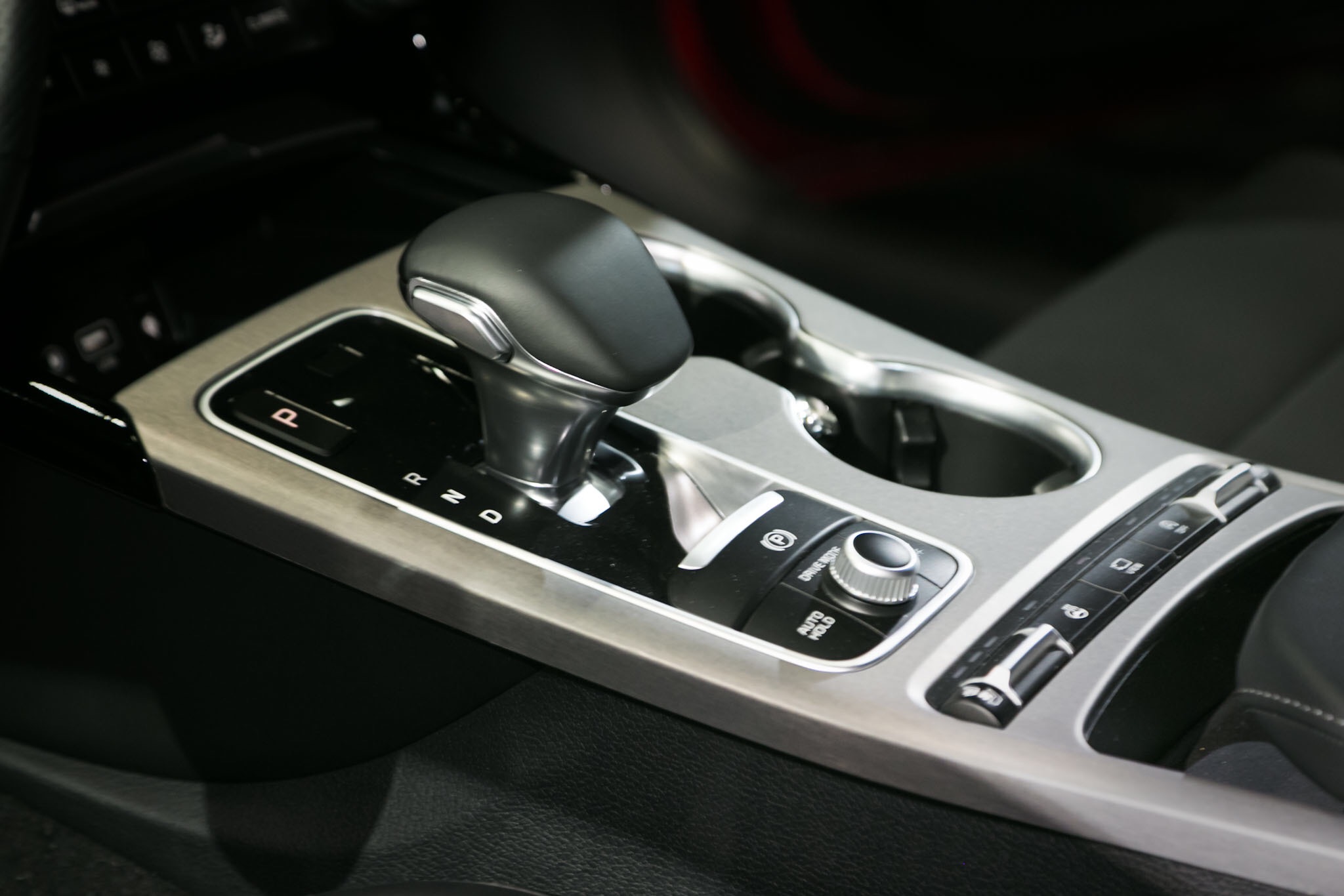 Kia-Stinger-GT-center-console.jpg