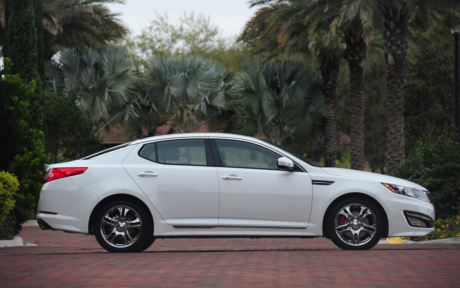 2012-Kia-Optima-side.jpg