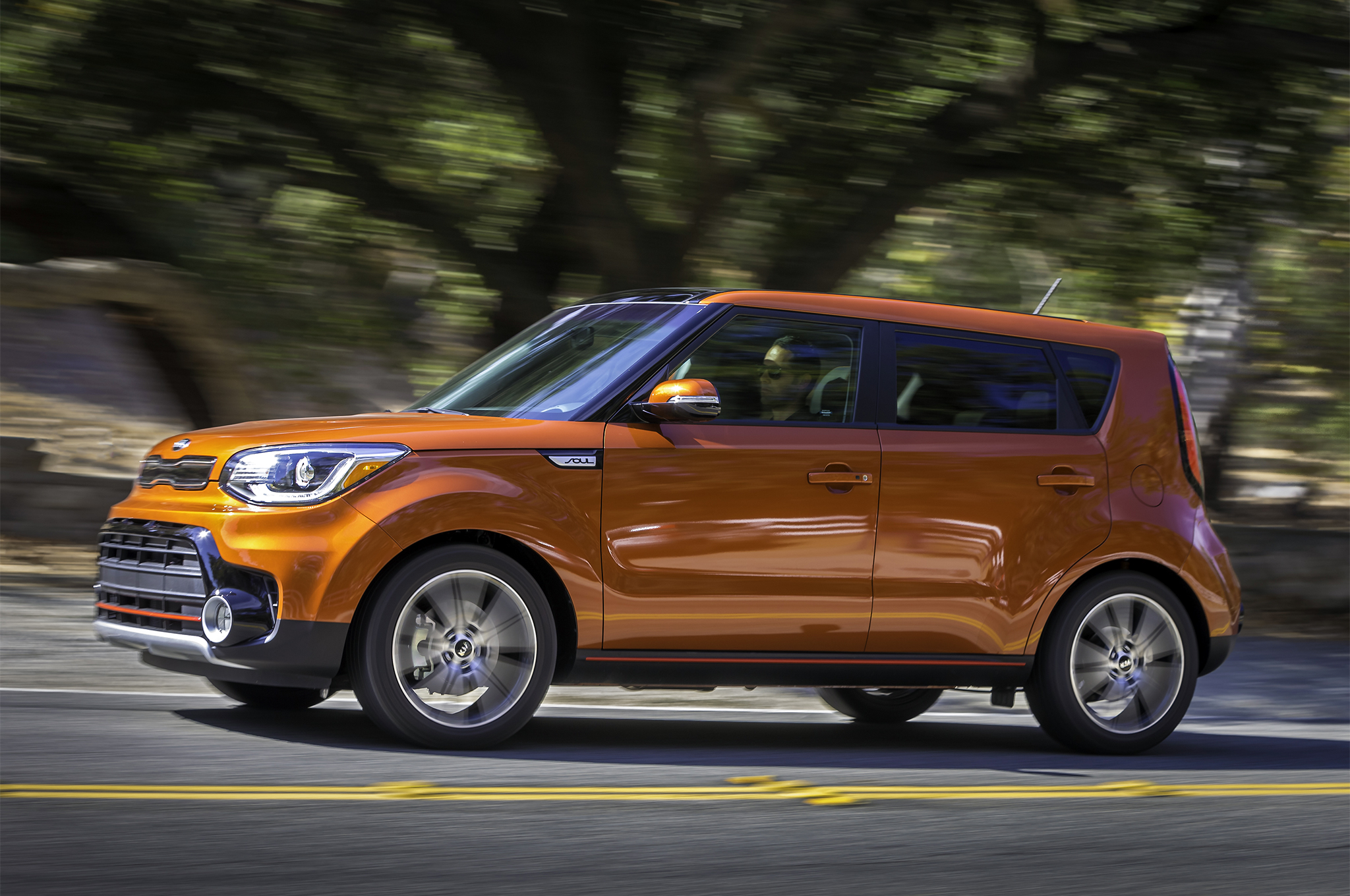 2017-Kia-Soul-Turbo-side-in-motion.jpg